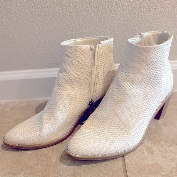 Women’s boots. Worn twice. - Picture 1 of 3